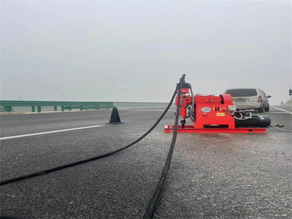 新丰马路路基路面开裂下沉注浆加固灌浆